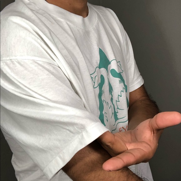 VNTG RARE Walt Disney World ‘Dolphin’ Tee - Picture 4 of 6